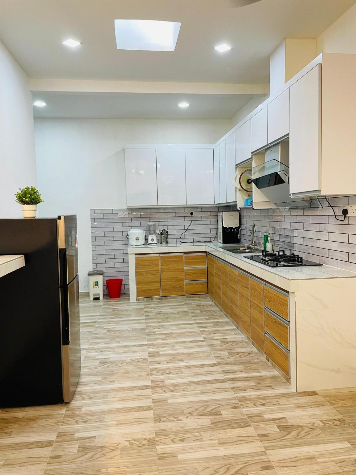 Nazirin Homestay No 27 Tmn Desa Manjung Lumut Ngoại thất bức ảnh