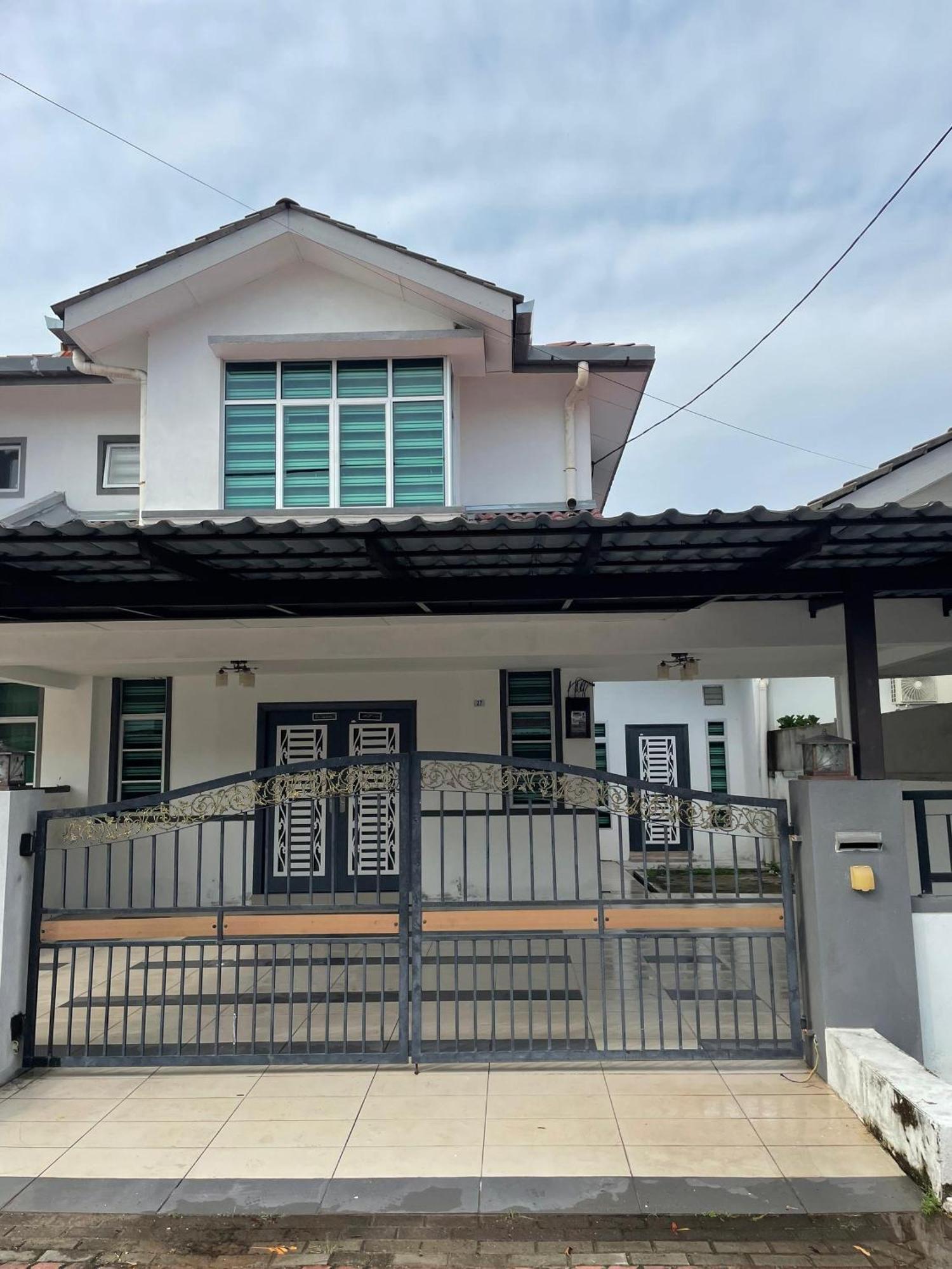 Nazirin Homestay No 27 Tmn Desa Manjung Lumut Ngoại thất bức ảnh